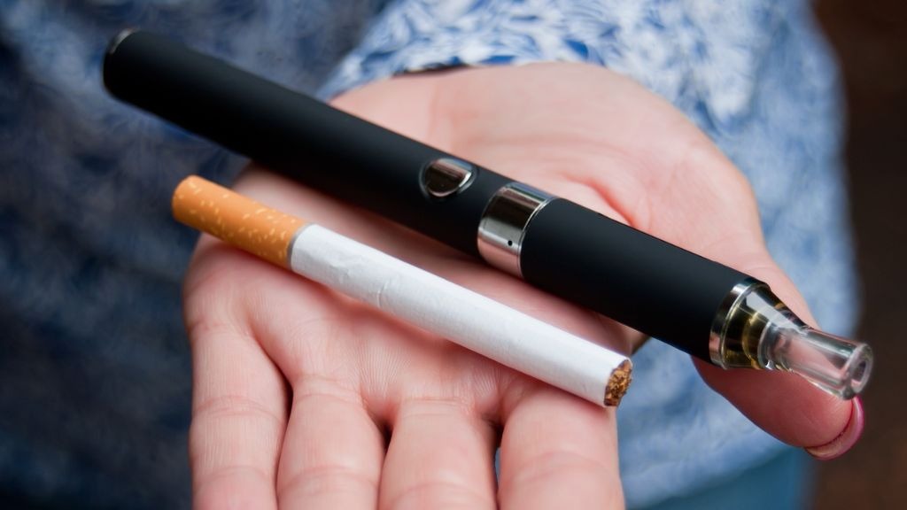 You are currently viewing A New Study Suggests That Vaping Is Less Harmful Than Smoking