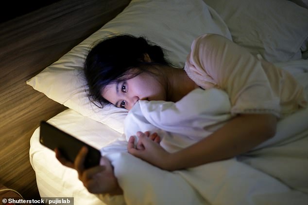 Read more about the article Are you suffering from ‘anxsomnia’? 7 ways to beat sleeplessness caused by anxiety